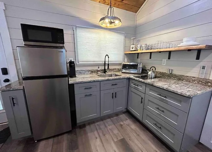 Blissful Nook Tiny Home ~ Cozy Retreat W/ Hot Tub; Near Town And Deep Creek