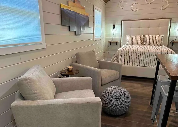 Blissful Nook Tiny Home ~ Cozy Retreat W/ Hot Tub; Near Town And Deep Creek