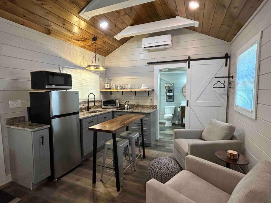 Blissful Nook Tiny ~ Cozy Retreat W/ Hot Tub; Near Town And Deep Creek