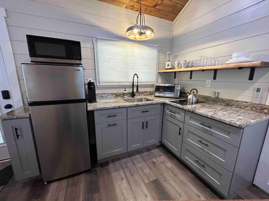 Holiday home Blissful Nook Tiny ~ Cozy Retreat W/ Hot Tub; Near Town And Deep Creek *