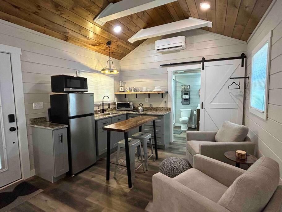 Holiday home Blissful Nook Tiny ~ Cozy Retreat W/ Hot Tub; Near Town And Deep Creek Bryson City