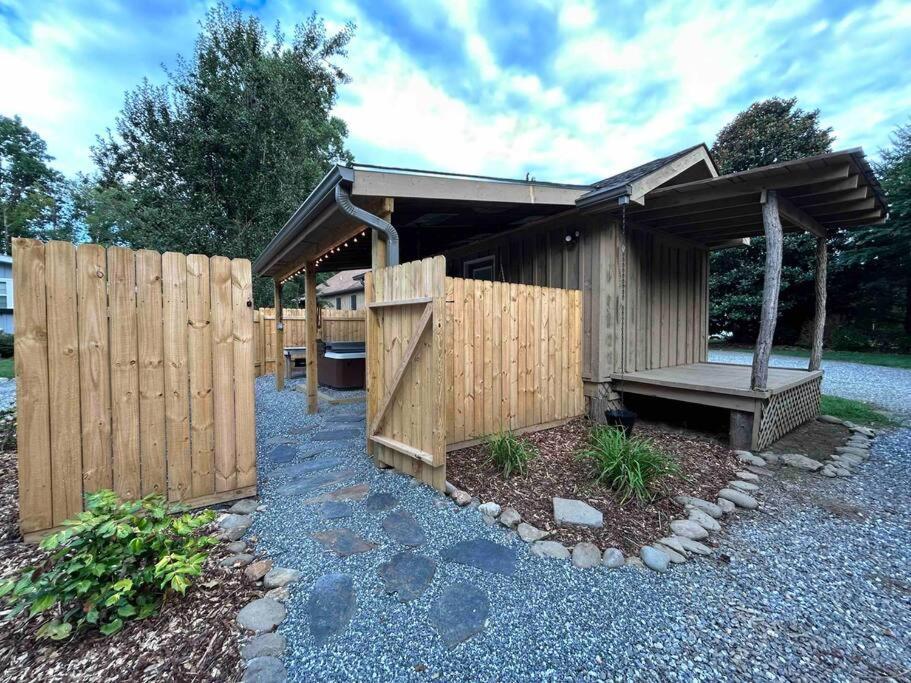 Blissful Nook Tiny ~ Cozy Retreat W/ Hot Tub; Near Town And Deep Creek Bryson City