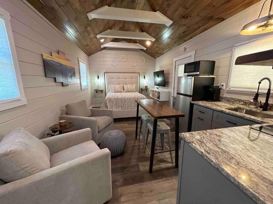 Blissful Nook Tiny ~ Cozy Retreat W/ Hot Tub; Near Town And Deep Creek Bryson City