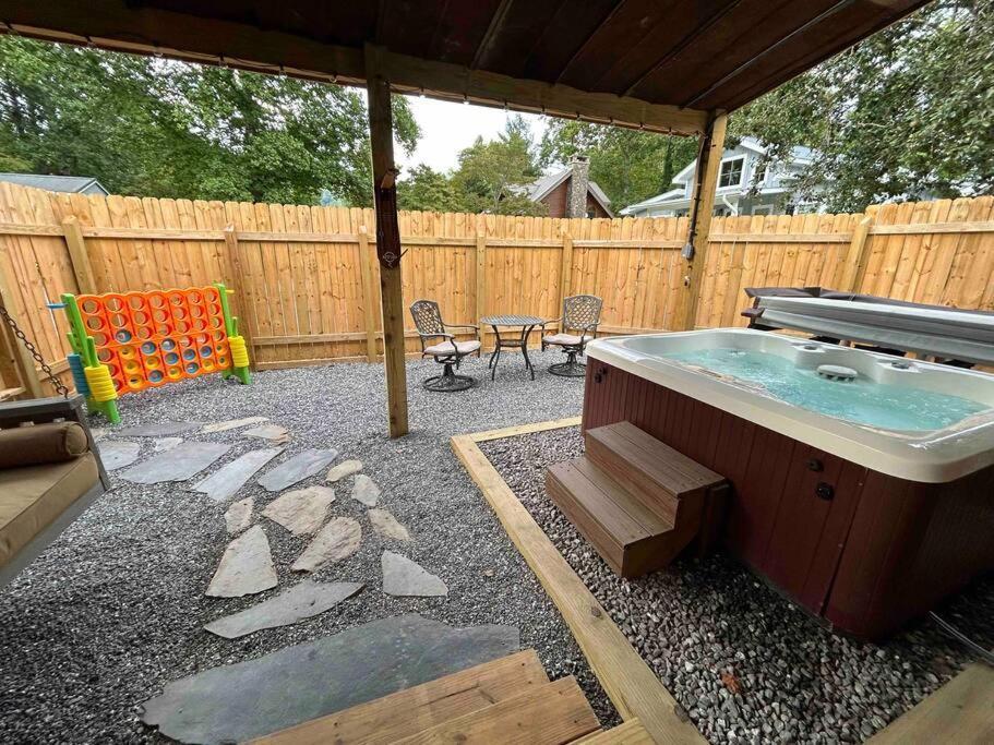 Blissful Nook Tiny ~ Cozy Retreat W/ Hot Tub; Near Town And Deep Creek * Bryson City