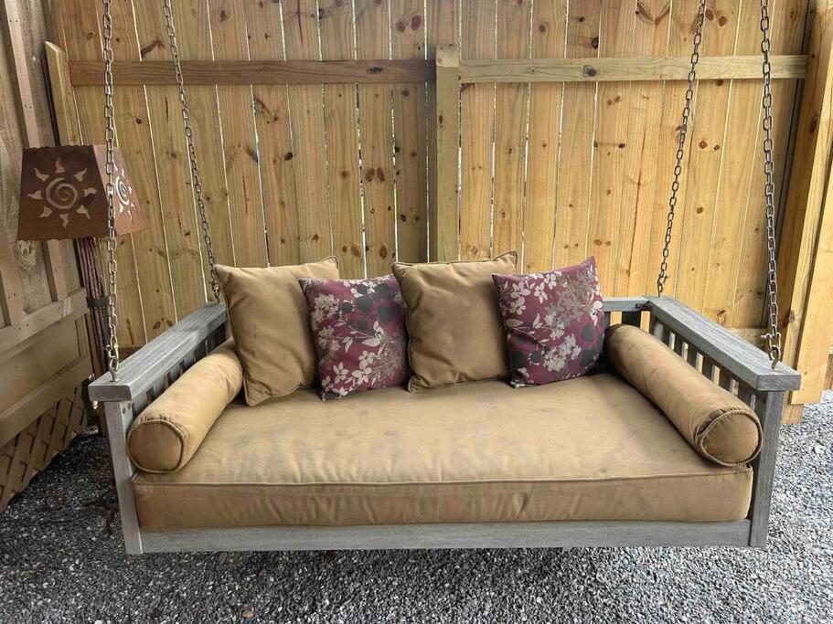 Hébergement de vacances Blissful Nook Tiny ~ Cozy Retreat W/ Hot Tub; Near Town And Deep Creek *